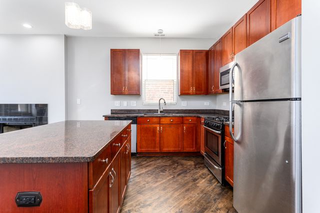 260 N California Avenue 2, Chicago, IL 60612