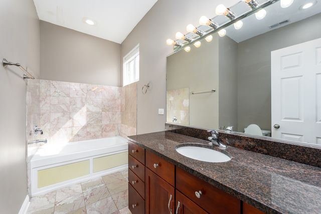 260 N California Avenue 2, Chicago, IL 60612