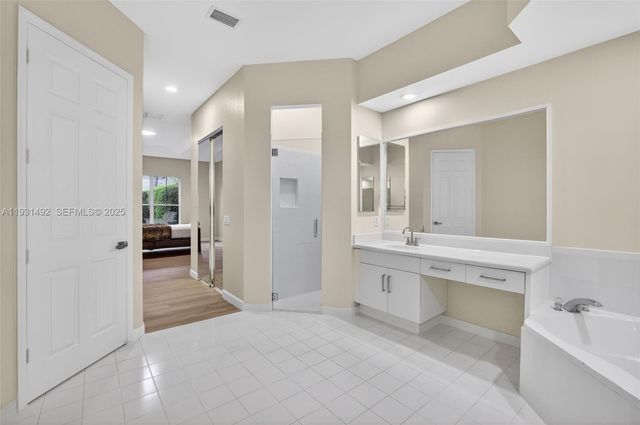 940 N Harbor Vw N, Hollywood, FL 33019