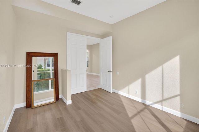 940 N Harbor Vw N, Hollywood, FL 33019