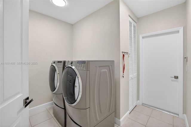 940 N Harbor Vw N, Hollywood, FL 33019