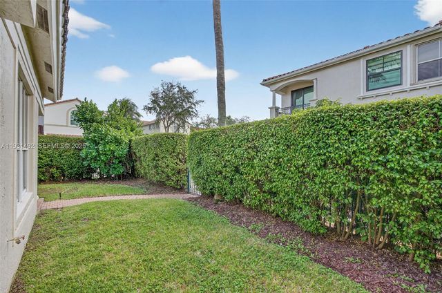 940 N Harbor Vw N, Hollywood, FL 33019