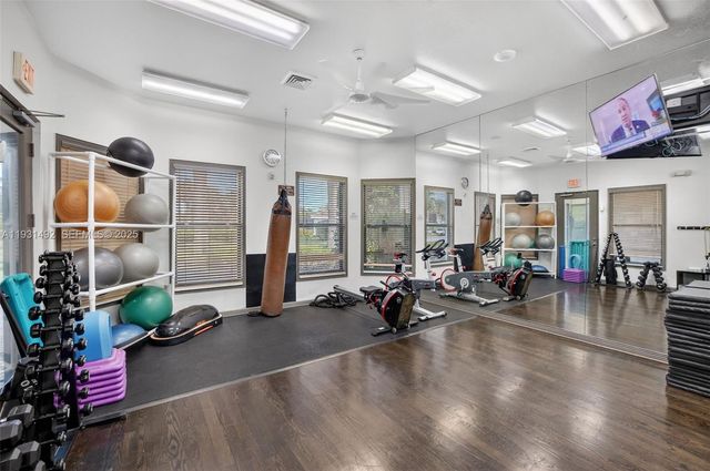 940 N Harbor Vw N, Hollywood, FL 33019