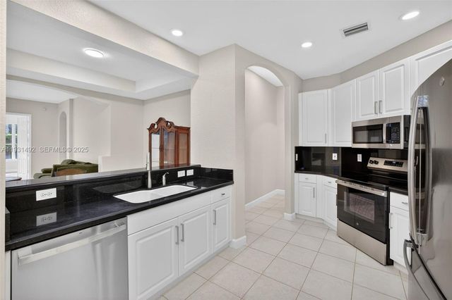 940 N Harbor Vw N, Hollywood, FL 33019