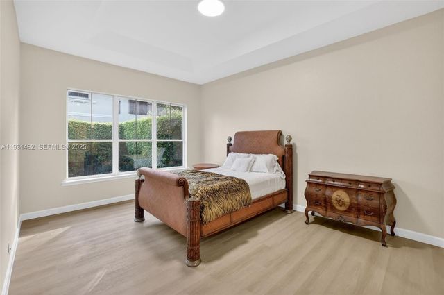 940 N Harbor Vw N, Hollywood, FL 33019