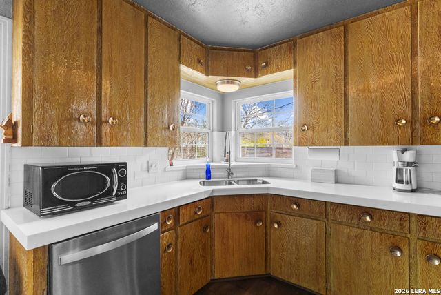 423 Springwood Ln., San Antonio, TX 78216