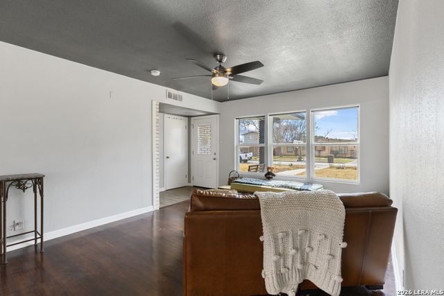 423 Springwood Ln., San Antonio, TX 78216