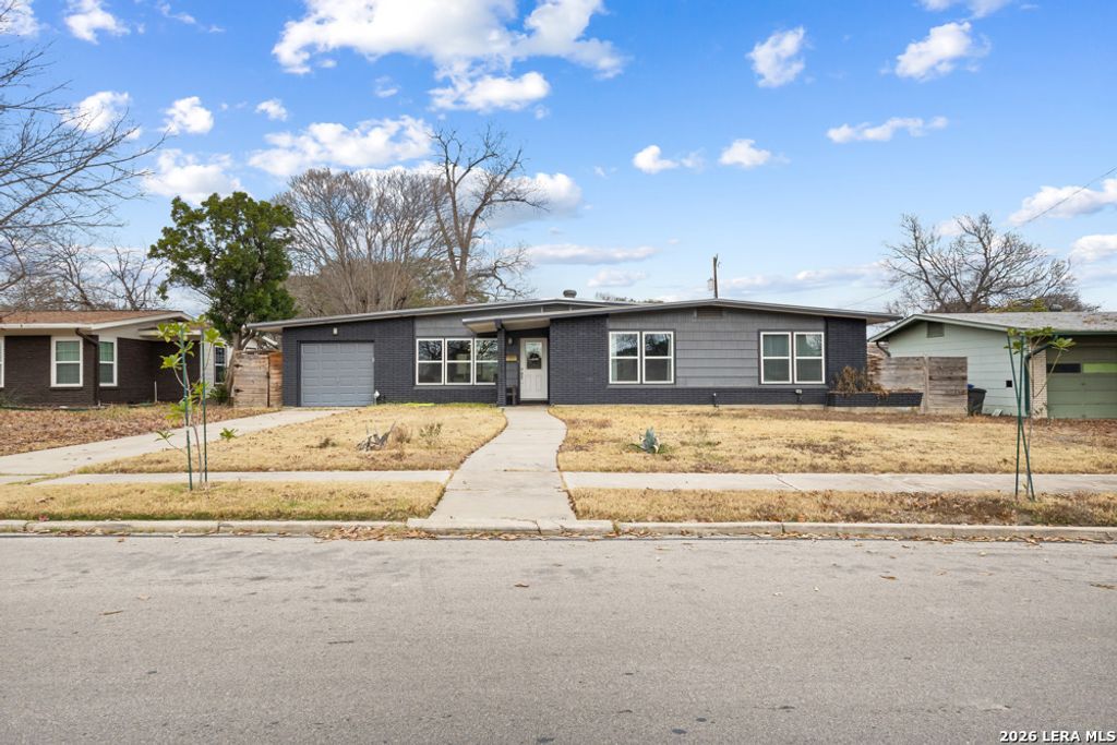 423 Springwood Ln., San Antonio, TX 78216