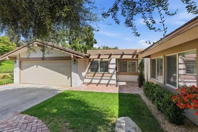 702 Via Zapata, Riverside, CA 92507
