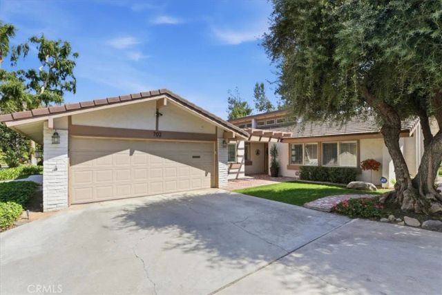 702 Via Zapata, Riverside, CA 92507
