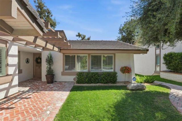 702 Via Zapata, Riverside, CA 92507