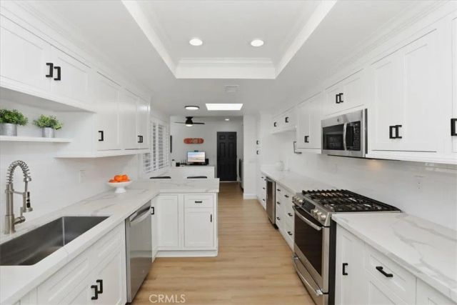 702 Via Zapata, Riverside, CA 92507