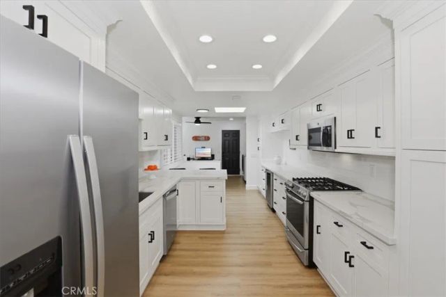 702 Via Zapata, Riverside, CA 92507