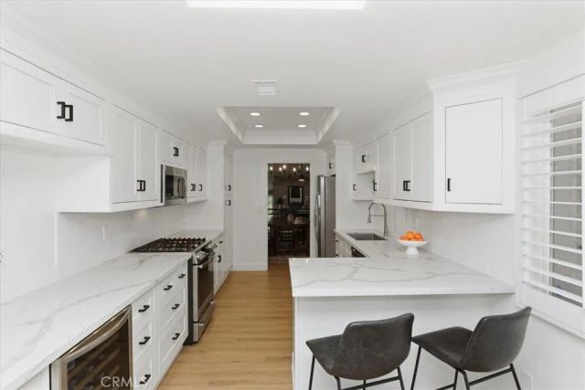 702 Via Zapata, Riverside, CA 92507