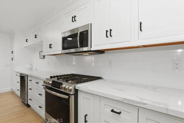 702 Via Zapata, Riverside, CA 92507