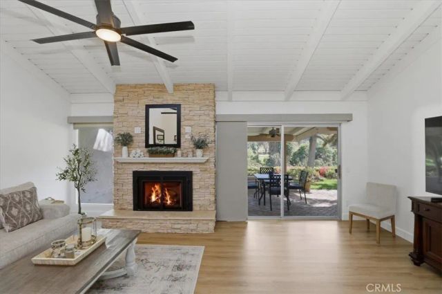 702 Via Zapata, Riverside, CA 92507