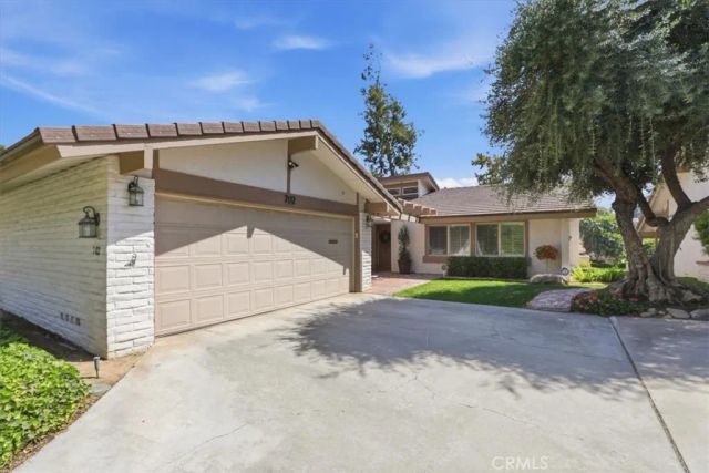 702 Via Zapata, Riverside, CA 92507