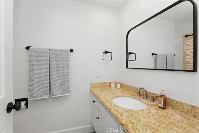 702 Via Zapata, Riverside, CA 92507