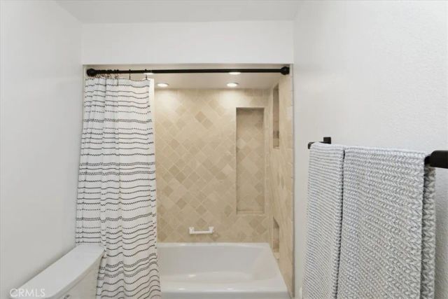 702 Via Zapata, Riverside, CA 92507