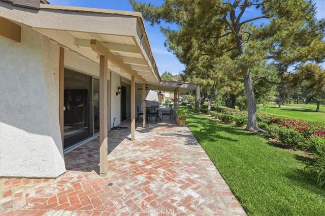 702 Via Zapata, Riverside, CA 92507