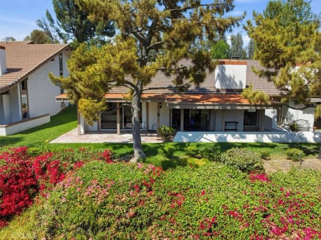 702 Via Zapata, Riverside, CA 92507