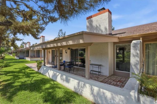 702 Via Zapata, Riverside, CA 92507