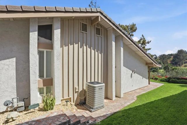 702 Via Zapata, Riverside, CA 92507