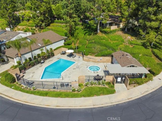 702 Via Zapata, Riverside, CA 92507