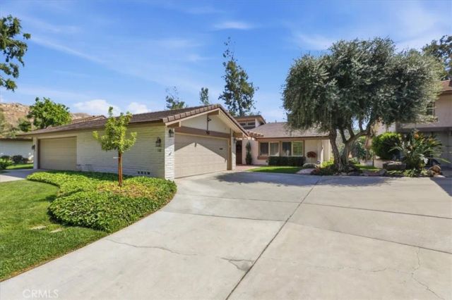 702 Via Zapata, Riverside, CA 92507