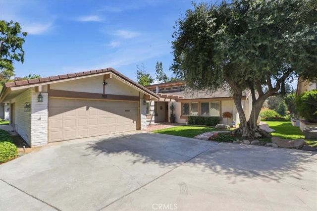 702 Via Zapata, Riverside, CA 92507