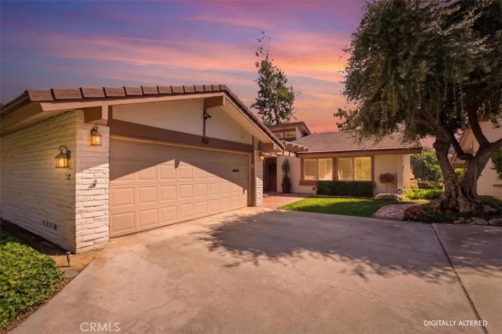 702 Via Zapata, Riverside, CA 92507