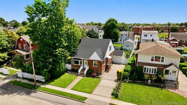 27 Alice Court, East Rockaway, NY 11518
