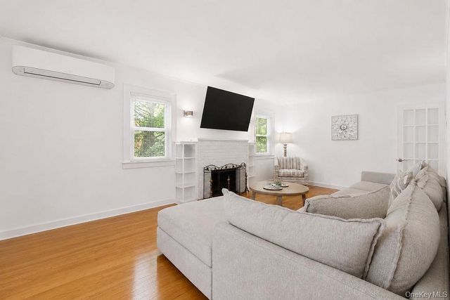 27 Alice Court, East Rockaway, NY 11518