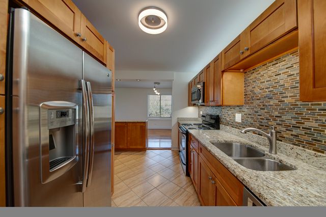1405 E Central Road 316B, Arlington Heights, IL 60005