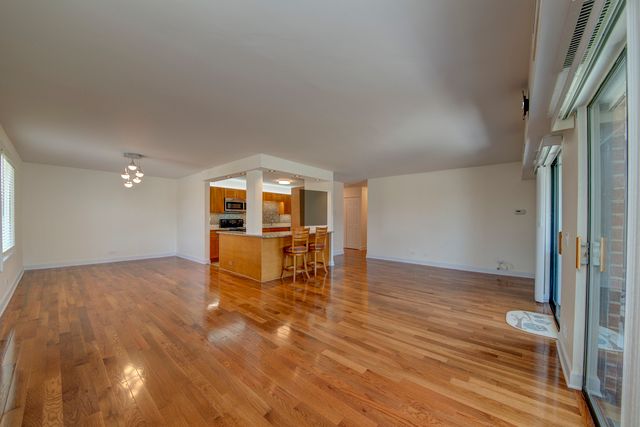 1405 E Central Road 316B, Arlington Heights, IL 60005