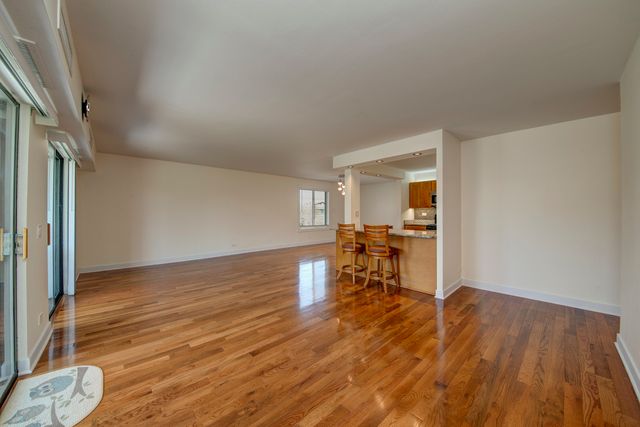 1405 E Central Road 316B, Arlington Heights, IL 60005