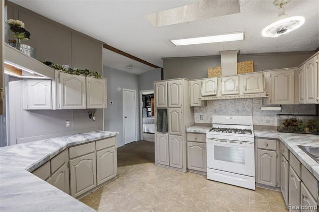 28725 Parkview, Flat Rock, MI 48134