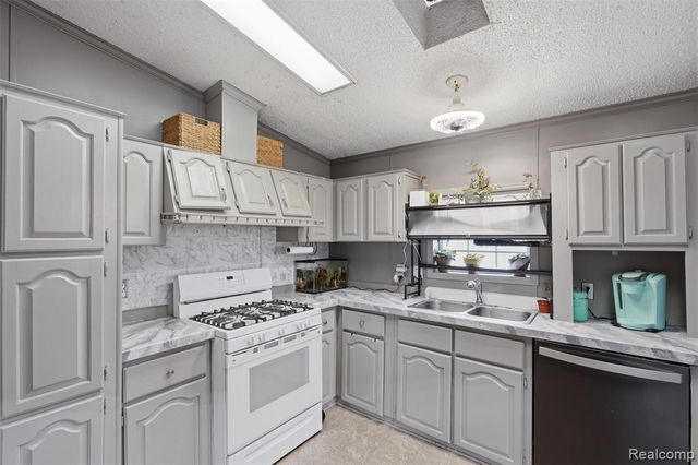 28725 Parkview, Flat Rock, MI 48134