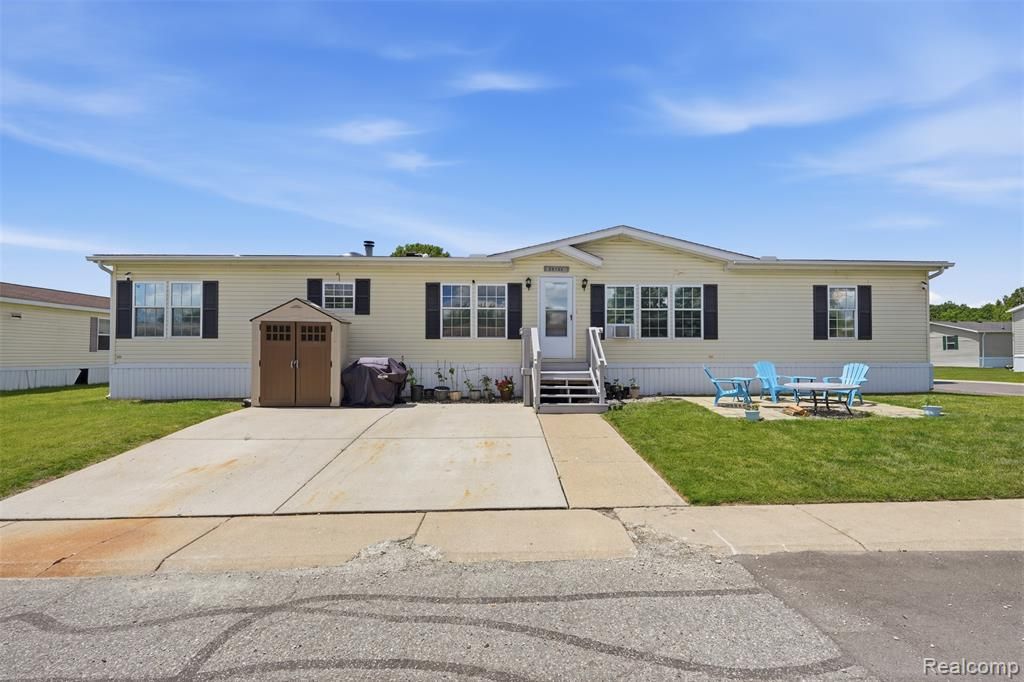 28725 Parkview, Flat Rock, MI 48134