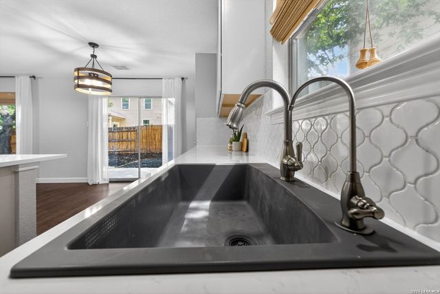 100 Dusty Corral, Boerne, TX 78006