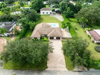 14390 SW 24th St, Davie, FL 33325