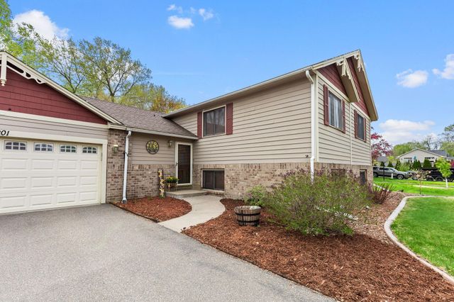 2201 84th Avenue N, Brooklyn Park, MN 55444