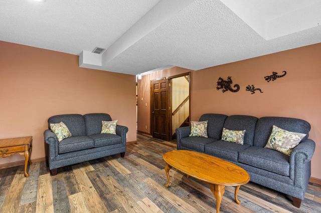 2201 84th Avenue N, Brooklyn Park, MN 55444