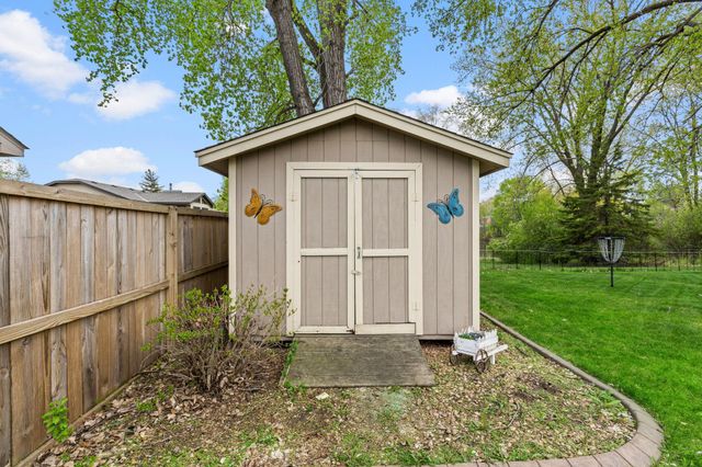 2201 84th Avenue N, Brooklyn Park, MN 55444