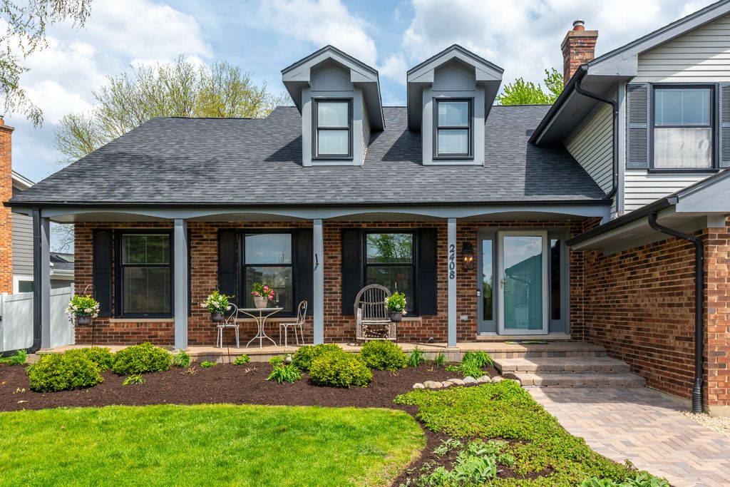 Image 2 of property listing at 2408 Arlingdale Drive, Palatine, IL 60067