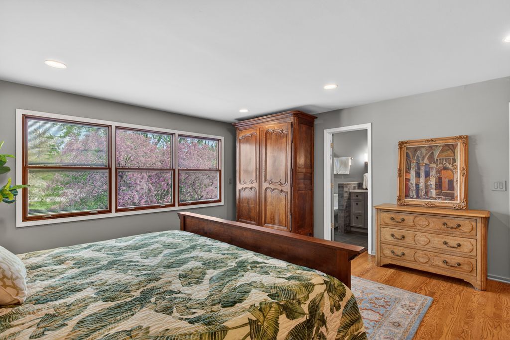 Image 23 of property listing at 2408 Arlingdale Drive, Palatine, IL 60067