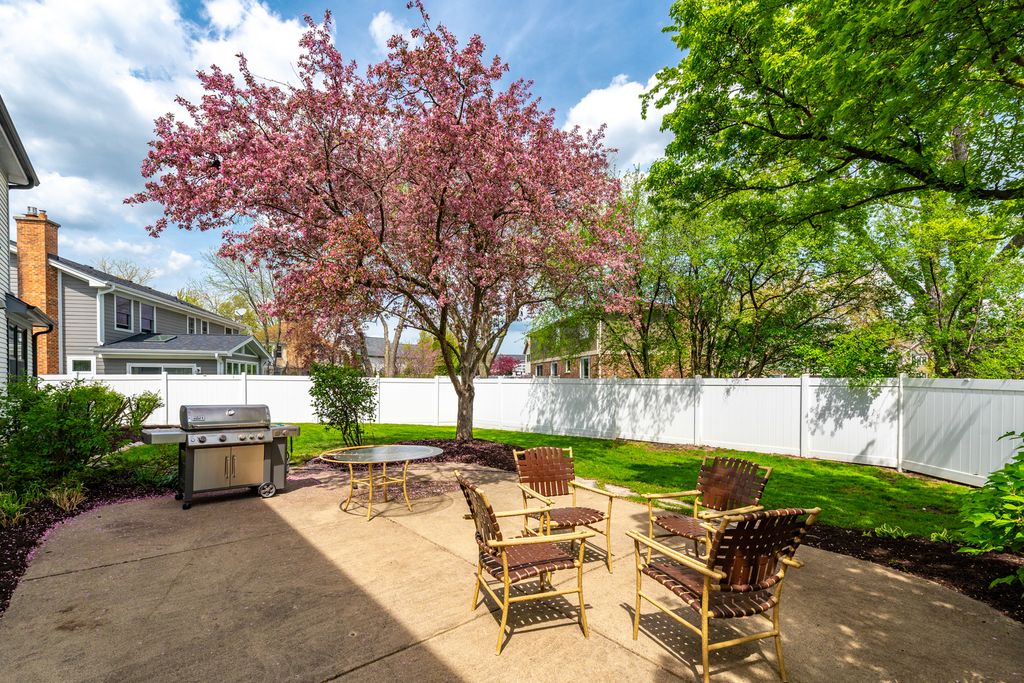 Image 34 of property listing at 2408 Arlingdale Drive, Palatine, IL 60067
