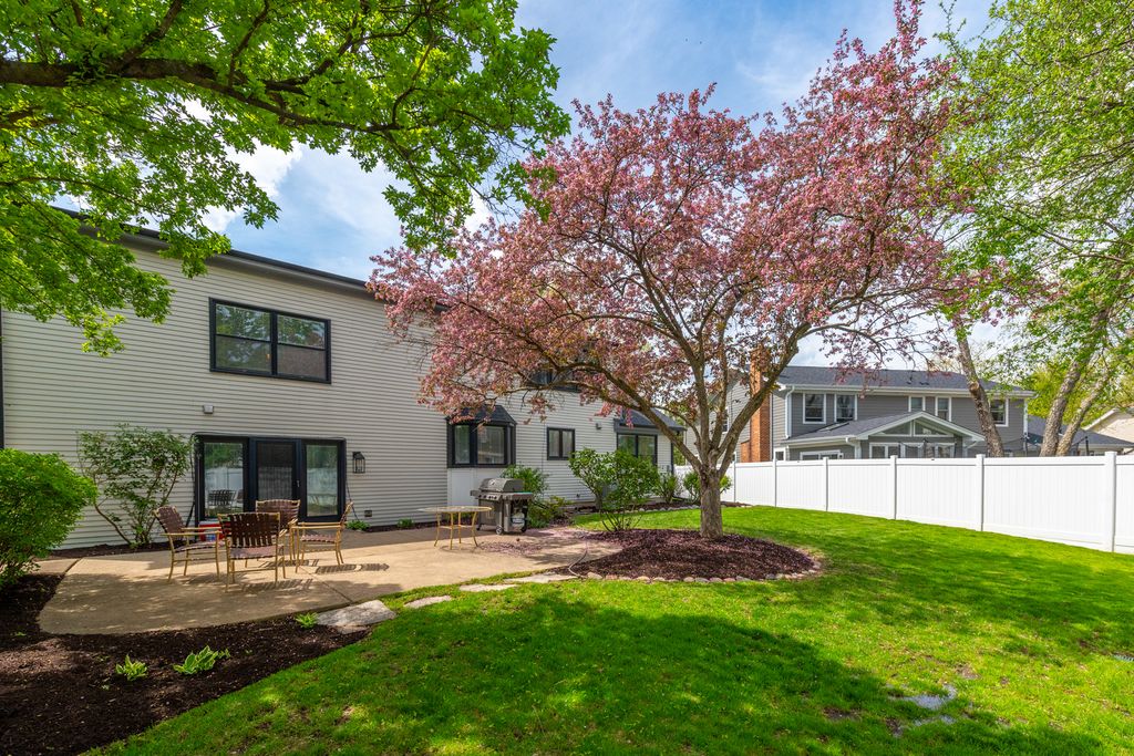 Image 35 of property listing at 2408 Arlingdale Drive, Palatine, IL 60067
