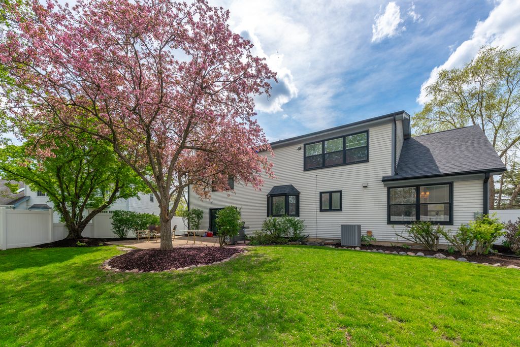 Image 36 of property listing at 2408 Arlingdale Drive, Palatine, IL 60067