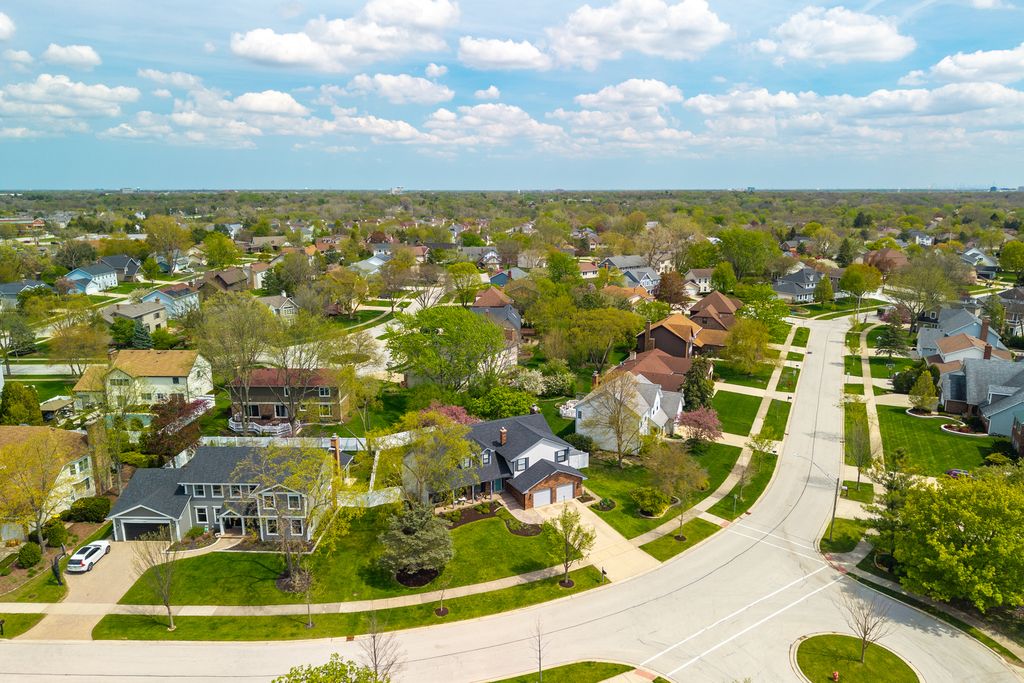 Image 37 of property listing at 2408 Arlingdale Drive, Palatine, IL 60067